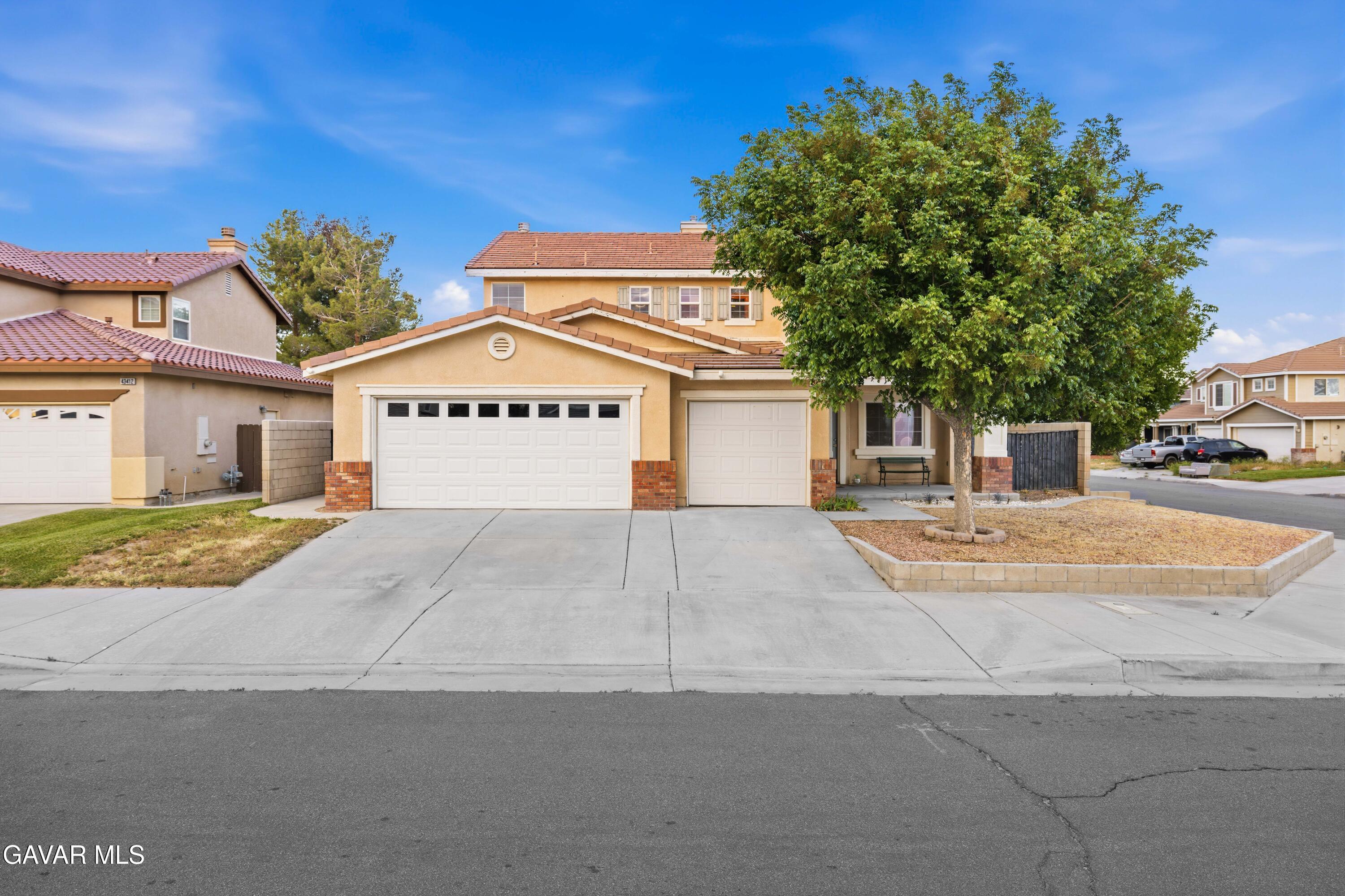 43406 Rucker Street Lancaster, CA 93535 - Photo 5 of 45 43406 Rucker St-2