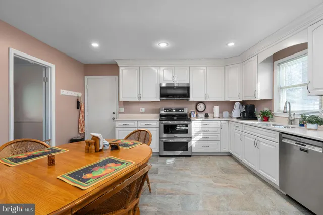 $600,000 | 15993 Cove Lane, Dumfries, VA 22025