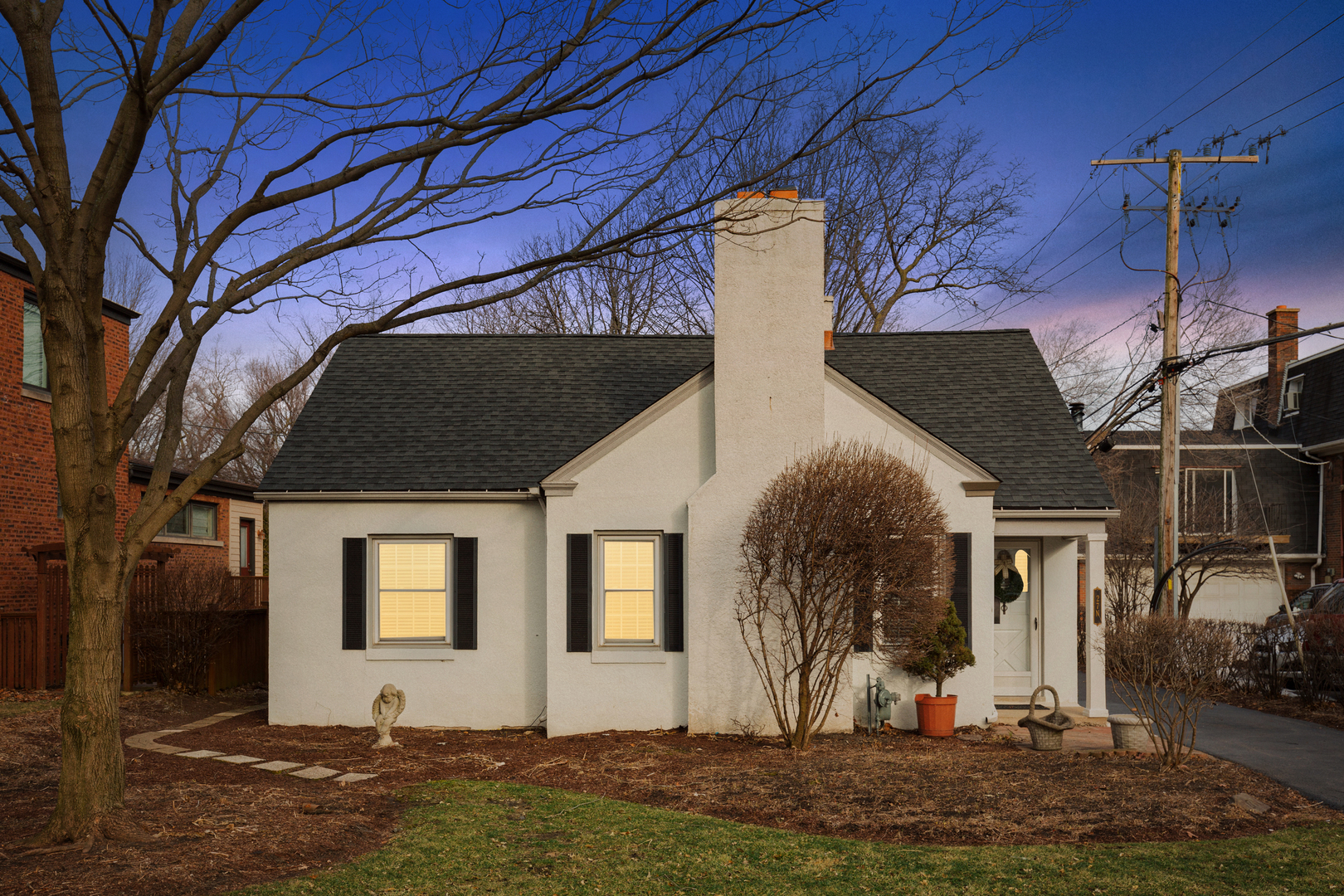27 North Delaplaine Road Riverside, IL 60546 - Photo 1 of 32 a view of a house with a yard