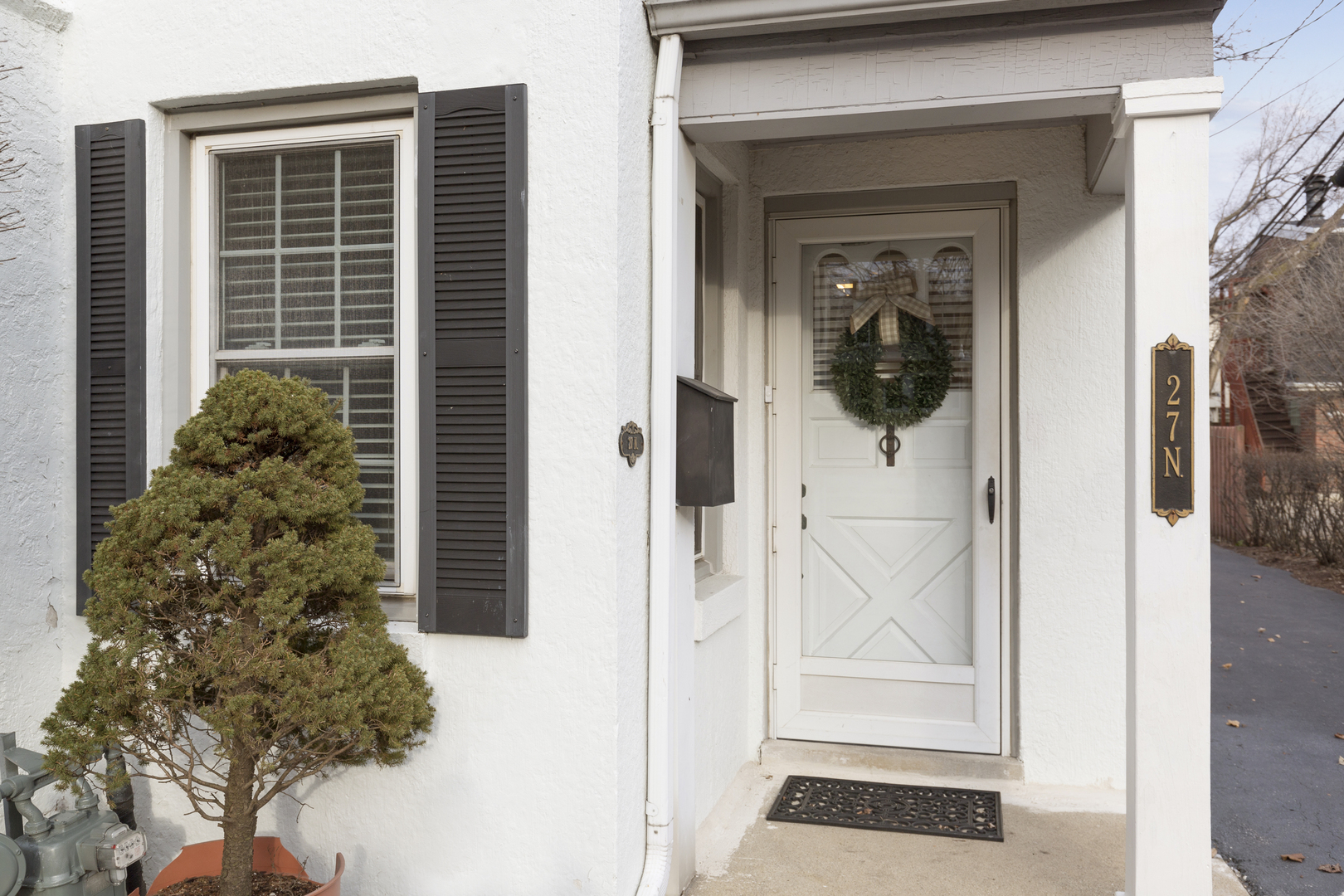 27 North Delaplaine Road Riverside, IL 60546 - Photo 2 of 32