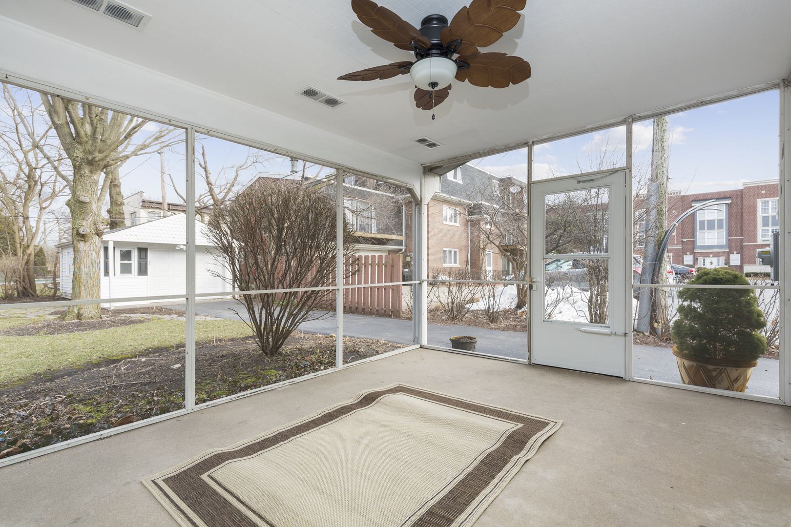 27 North Delaplaine Road Riverside, IL 60546 - Photo 19 of 32 a view of a livingroom with a ceiling fan and window