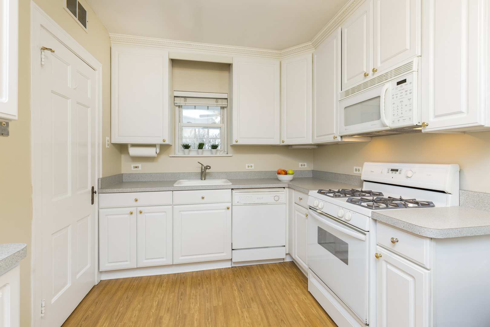 27 North Delaplaine Road Riverside, IL 60546 - Photo 6 of 32 a kitchen with granite countertop white cabinets and white appliances