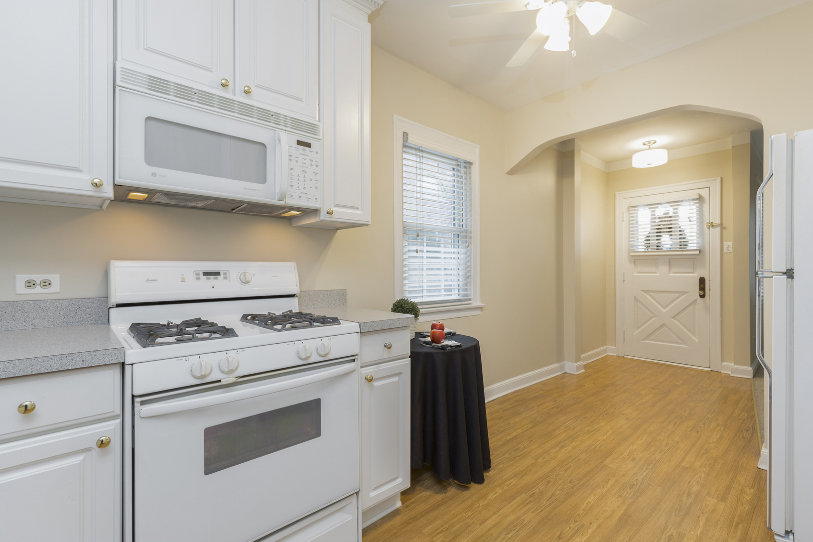 27 North Delaplaine Road Riverside, IL 60546 - Photo 7 of 32 a kitchen with a stove and a microwave