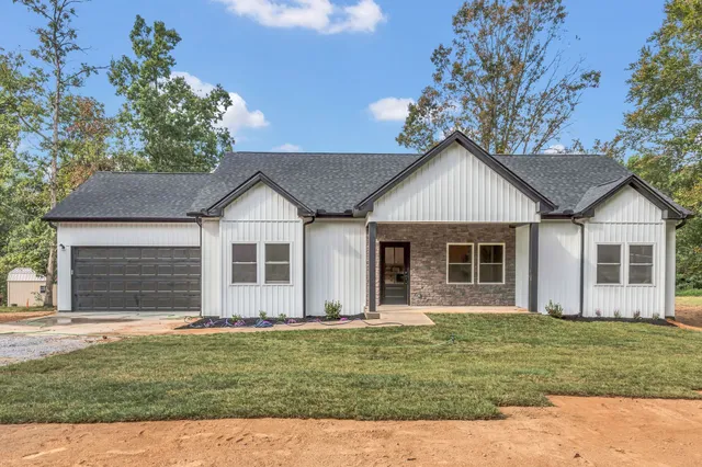 $450,900 | 1058 Coker Ford Road, Portland, TN 37148
