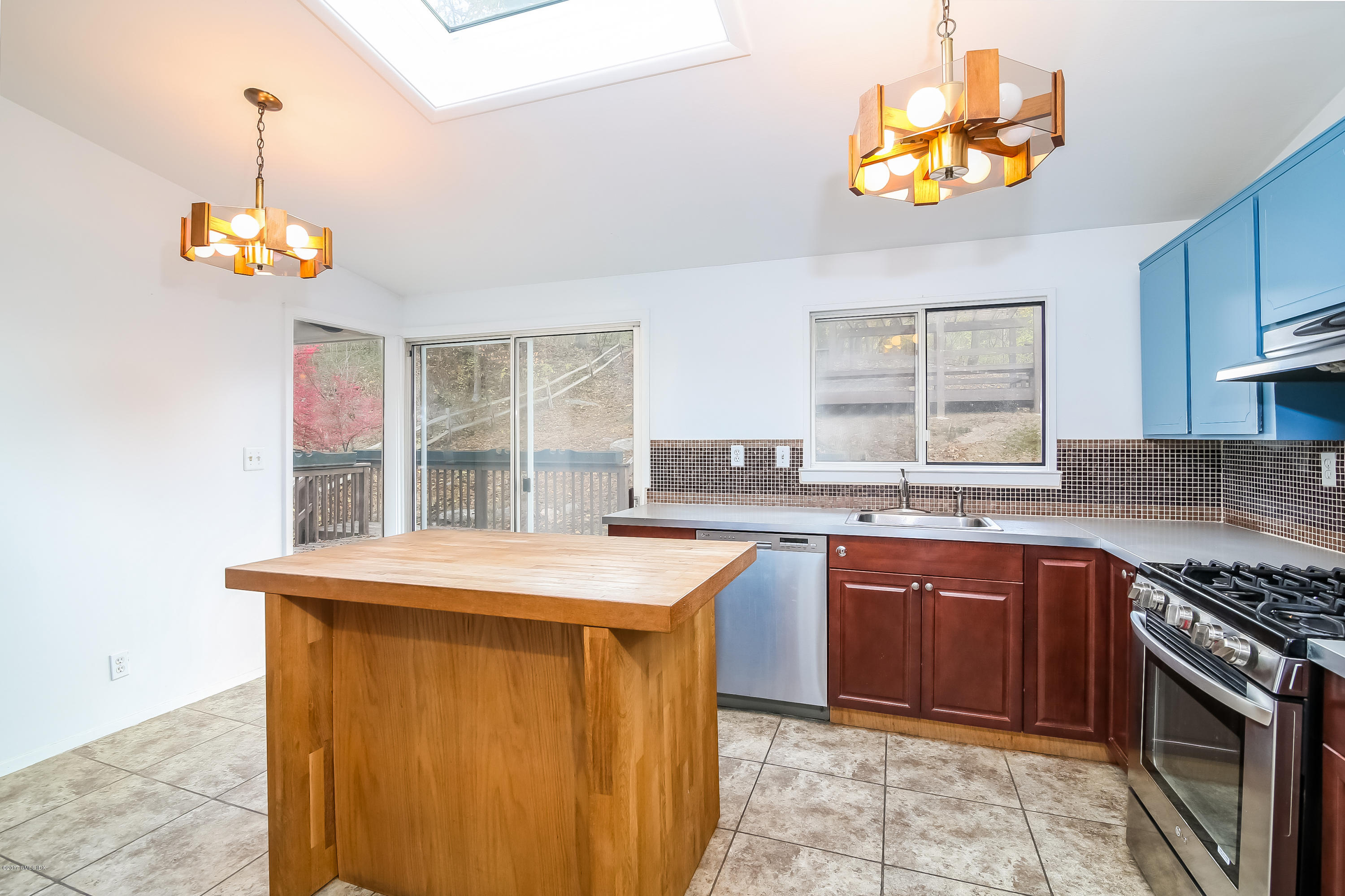 46 Crawford Terrace Riverside, CT 06878 - Photo 6 of 17 a kitchen with a sink a stove and a window