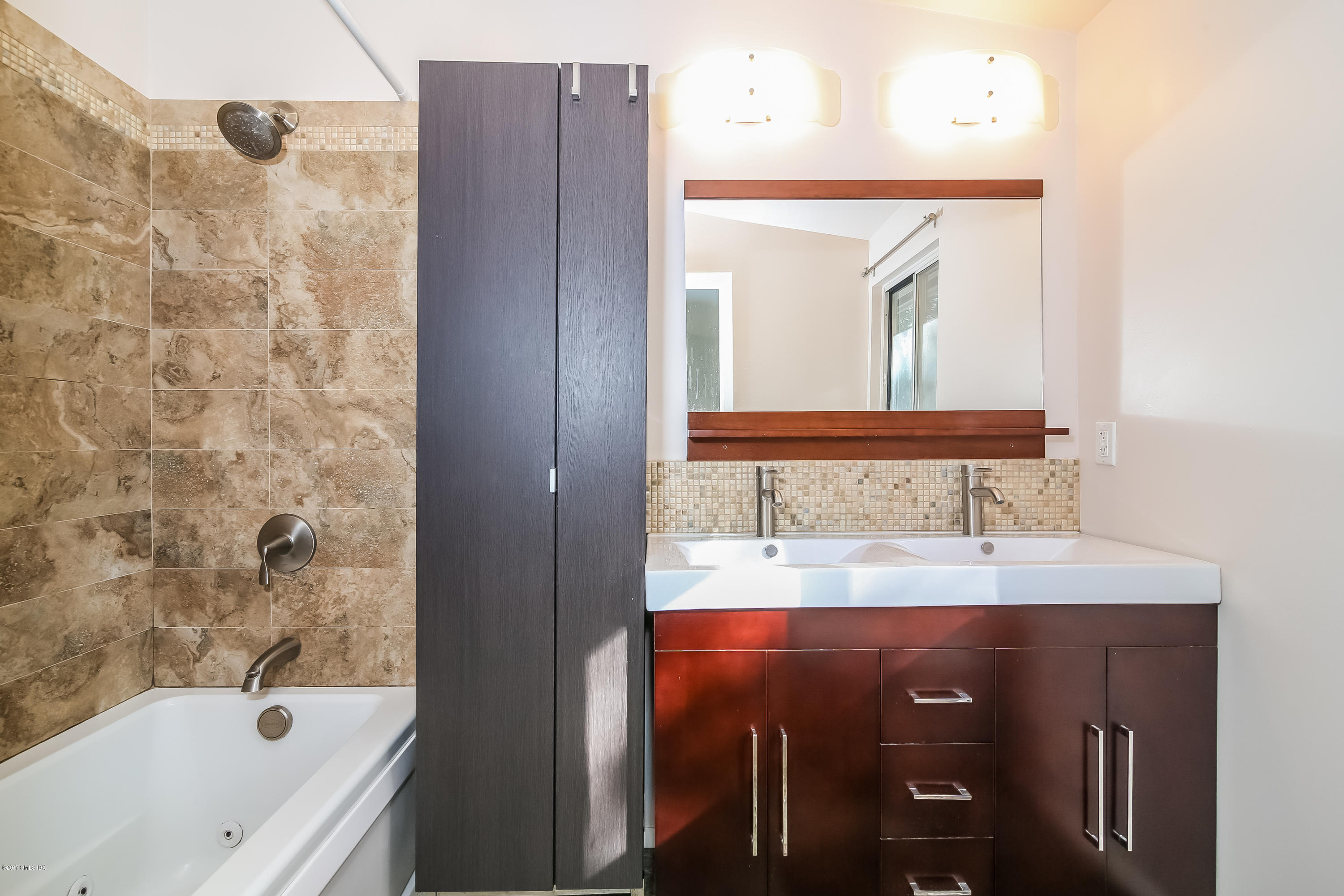 46 Crawford Terrace Riverside, CT 06878 - Photo 8 of 17 a bathroom with a bathtub and a sink