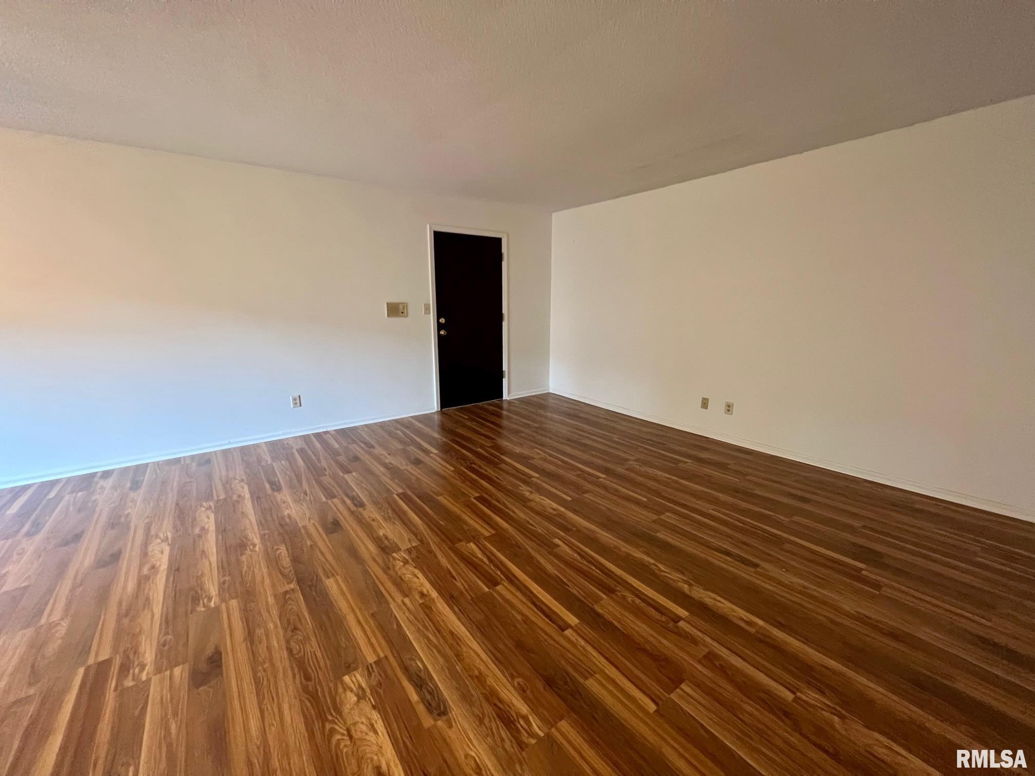 1921 Jeanette Lane, Unit 6 Springfield, IL 62702 - Photo 3 of 19 Gallery Image 3