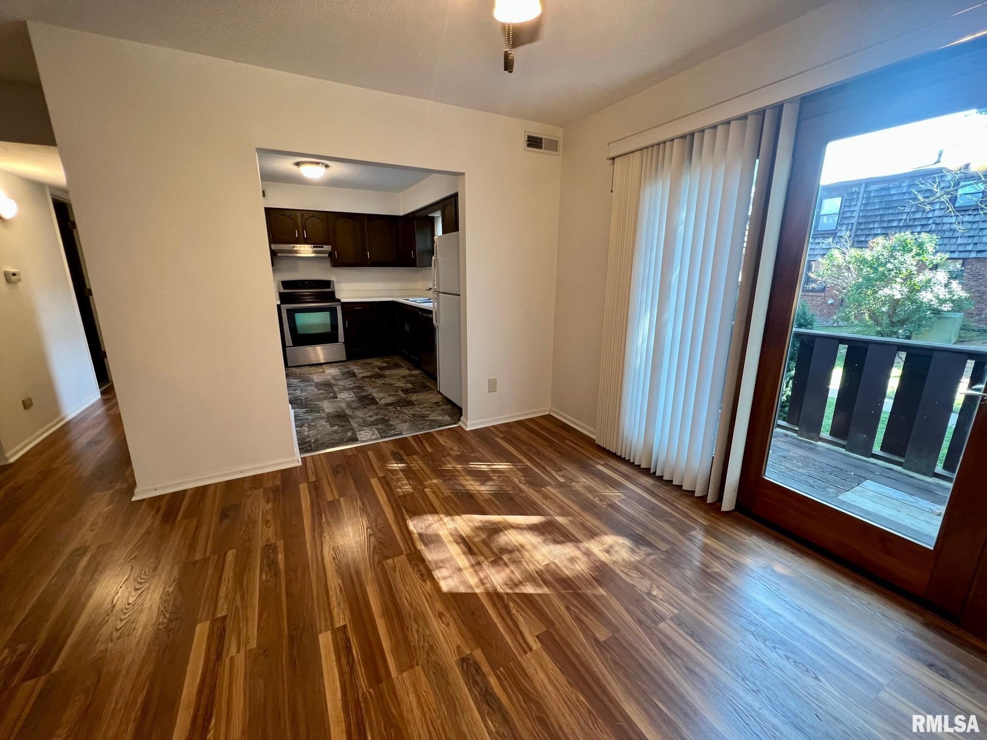 1921 Jeanette Lane, Unit 6 Springfield, IL 62702 - Photo 6 of 19 Gallery Image 6