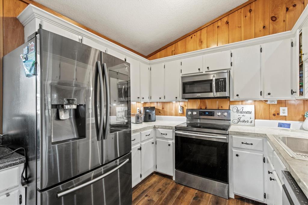 15870 County Road 339 Terrell, TX 75161 - Photo 10 of 26 a kitchen with stainless steel appliances a refrigerator sink and microwave
