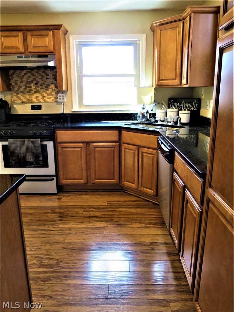 3902 Tyndall Road Cleveland, OH 44118 - Photo 10 of 34 Gallery Image 10