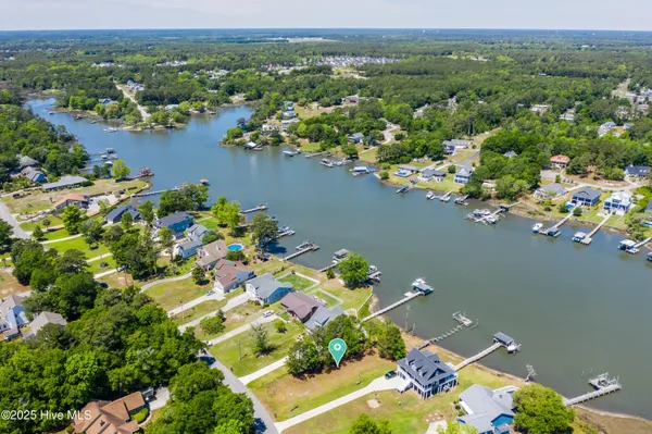 $325,000 | 527 Chadwick Shores Drive, Sneads Ferry, NC 28460