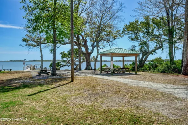 $325,000 | 527 Chadwick Shores Drive, Sneads Ferry, NC 28460