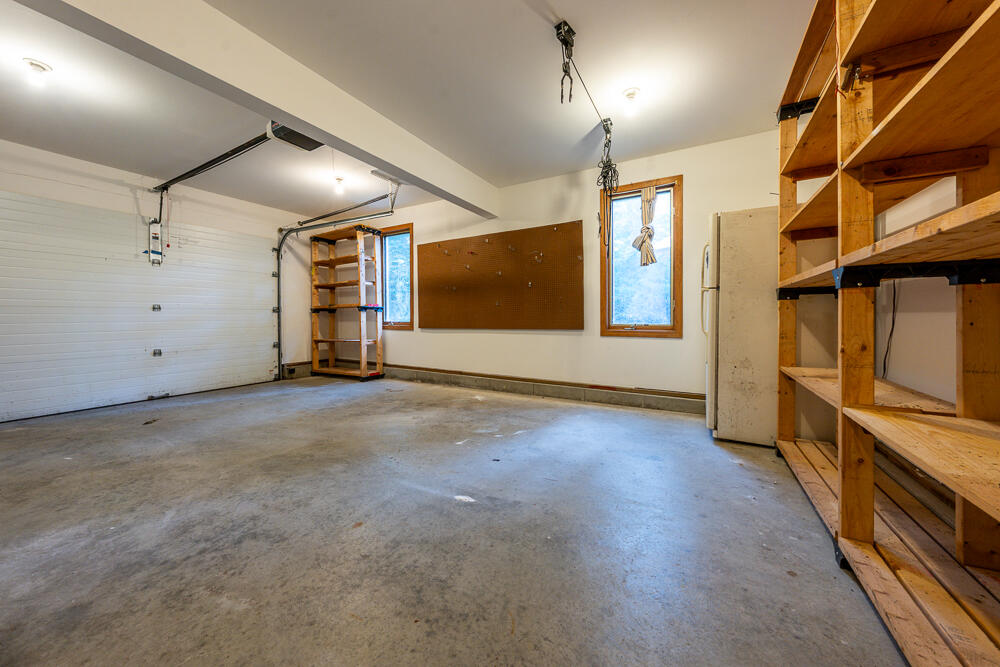 34 Ridgewood Road Orleans, MA 02653 - Photo 40 of 41 an empty room with windows