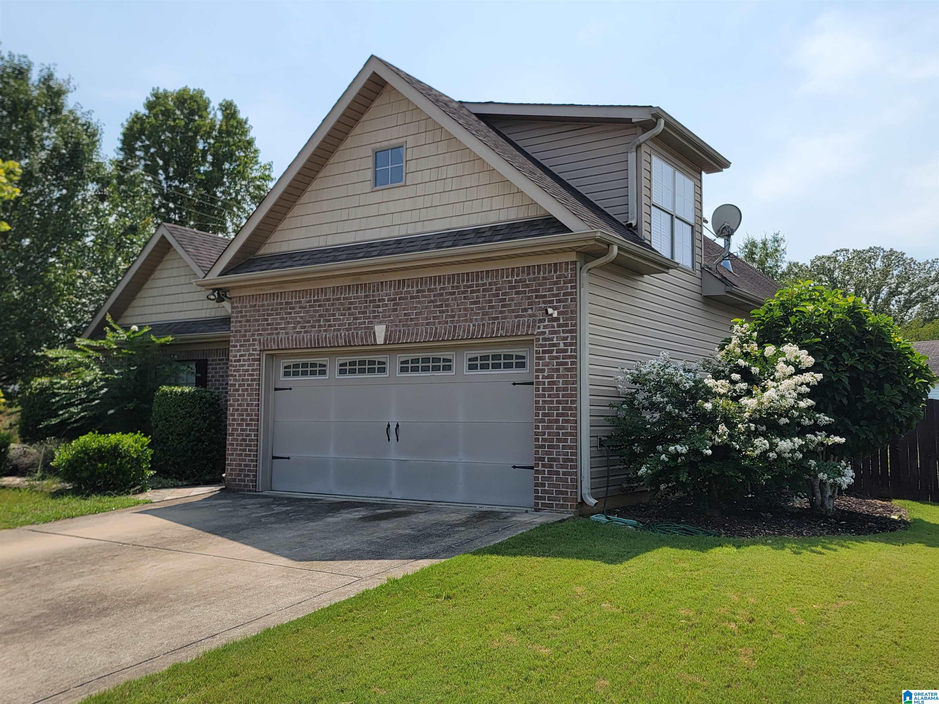 154 Falling Waters Lane Alabaster, AL 35114 - Photo 3 of 41