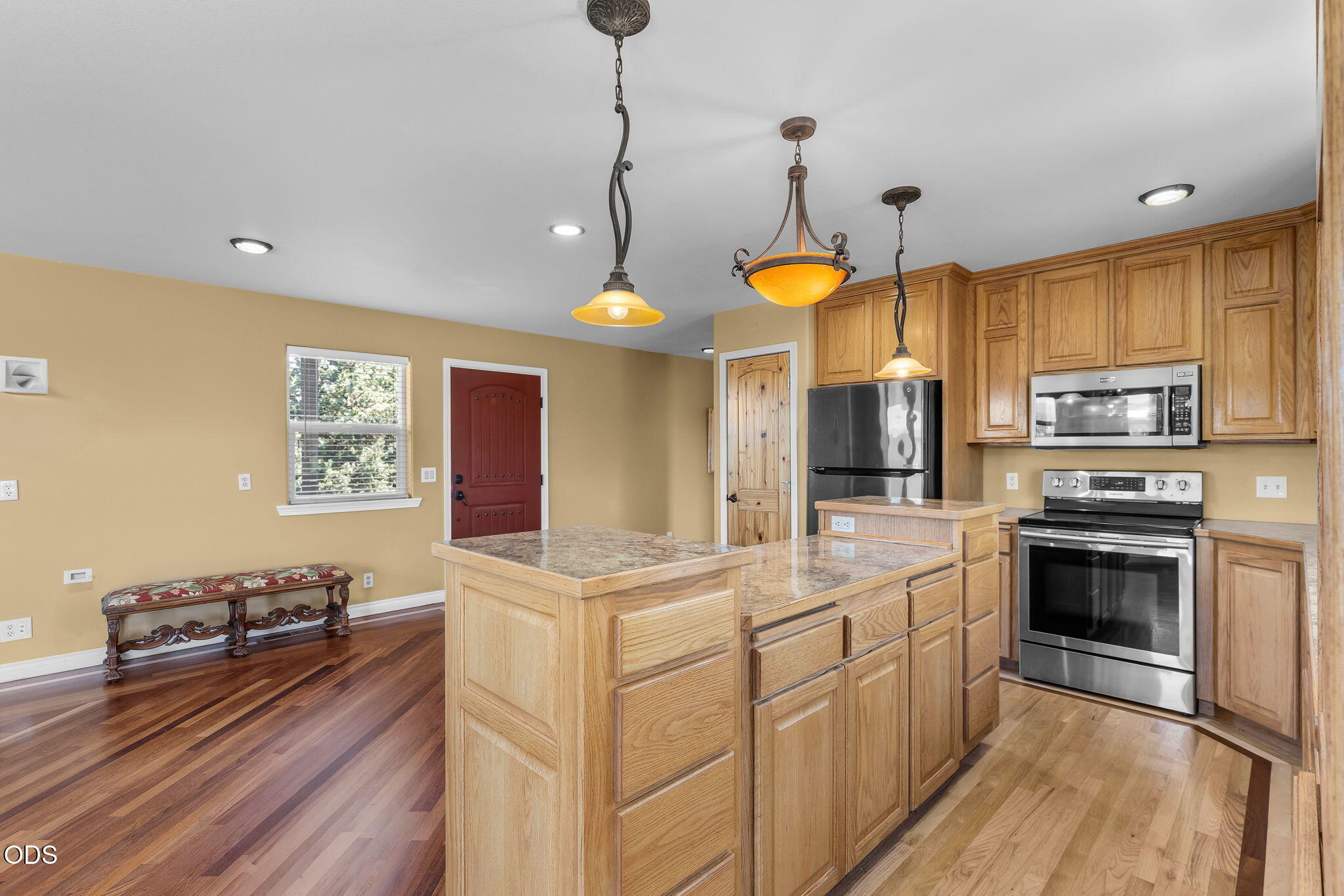 66967 Lance Road Bend, OR 97703 - Photo 8 of 58