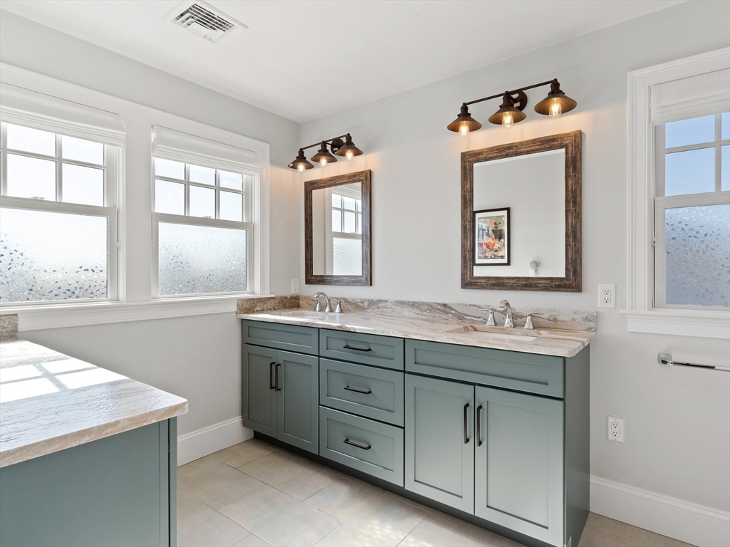 7 Vernon Avenue Hull, MA 02045 - Photo 21 of 40