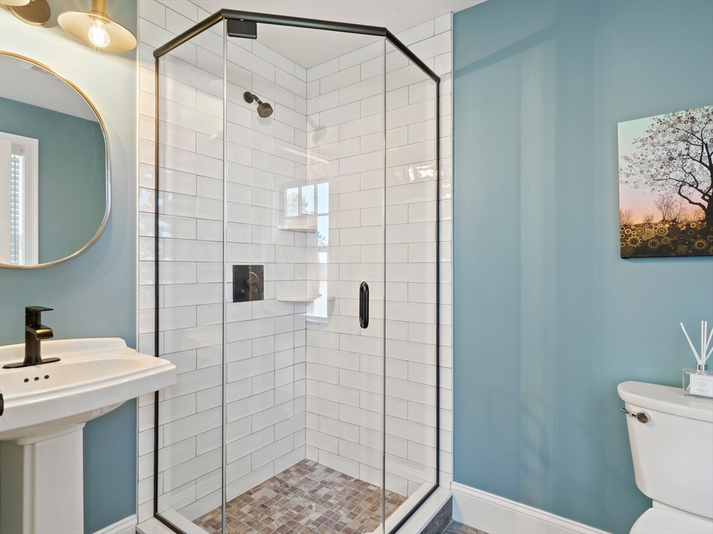 7 Vernon Avenue Hull, MA 02045 - Photo 28 of 40