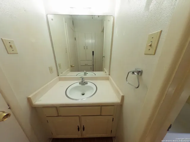 $950 | 622 Chauncey Drive, Unit 3, San Antonio, TX 78216