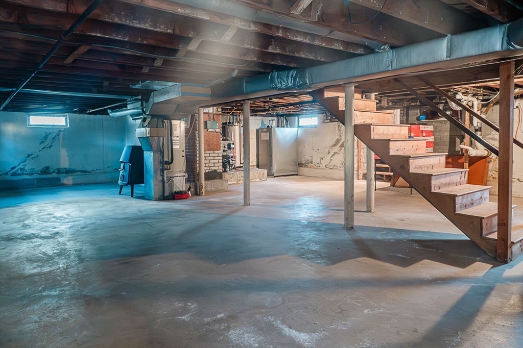 7 Park Street Hamilton, MA 01982 - Photo 18 of 36 a view of entryway