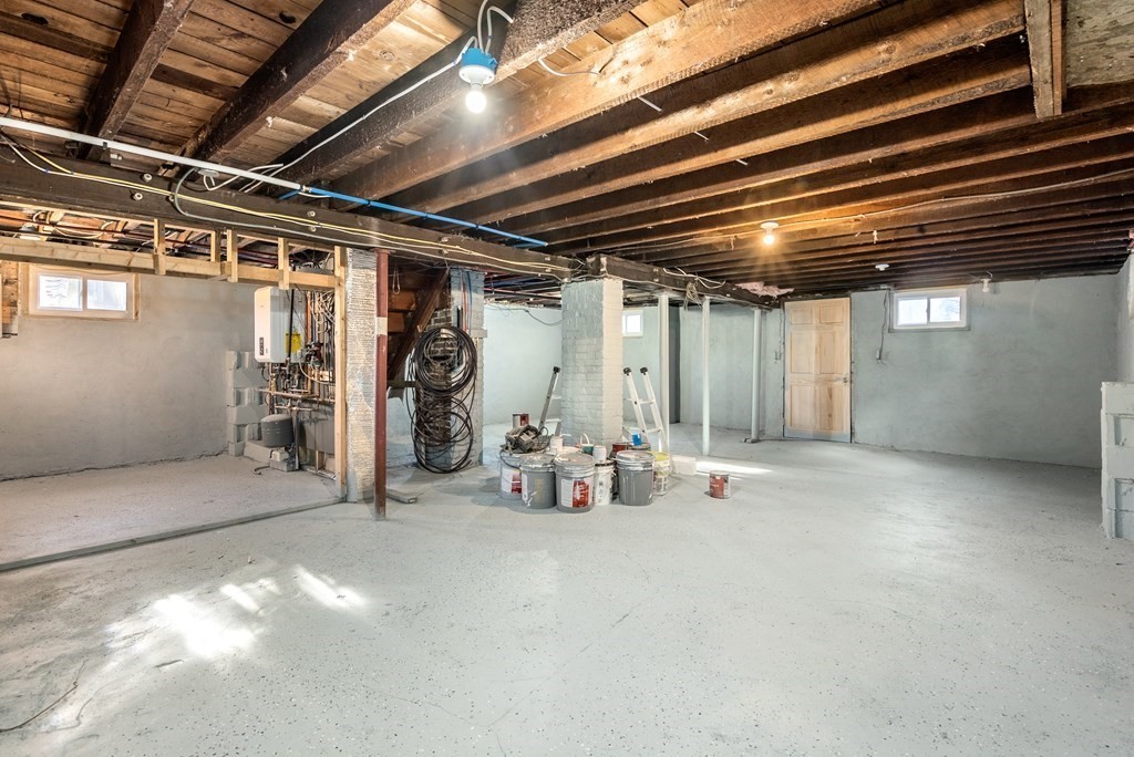 14 Burton Street Springfield, MA 01108 - Photo 34 of 35