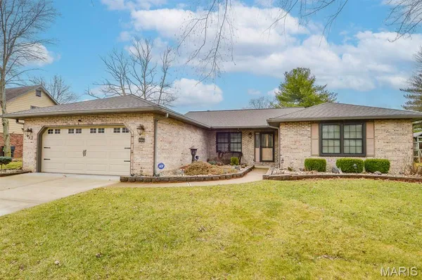 $180,000 | 37 Lindenleaf Lane, Belleville, IL 62223