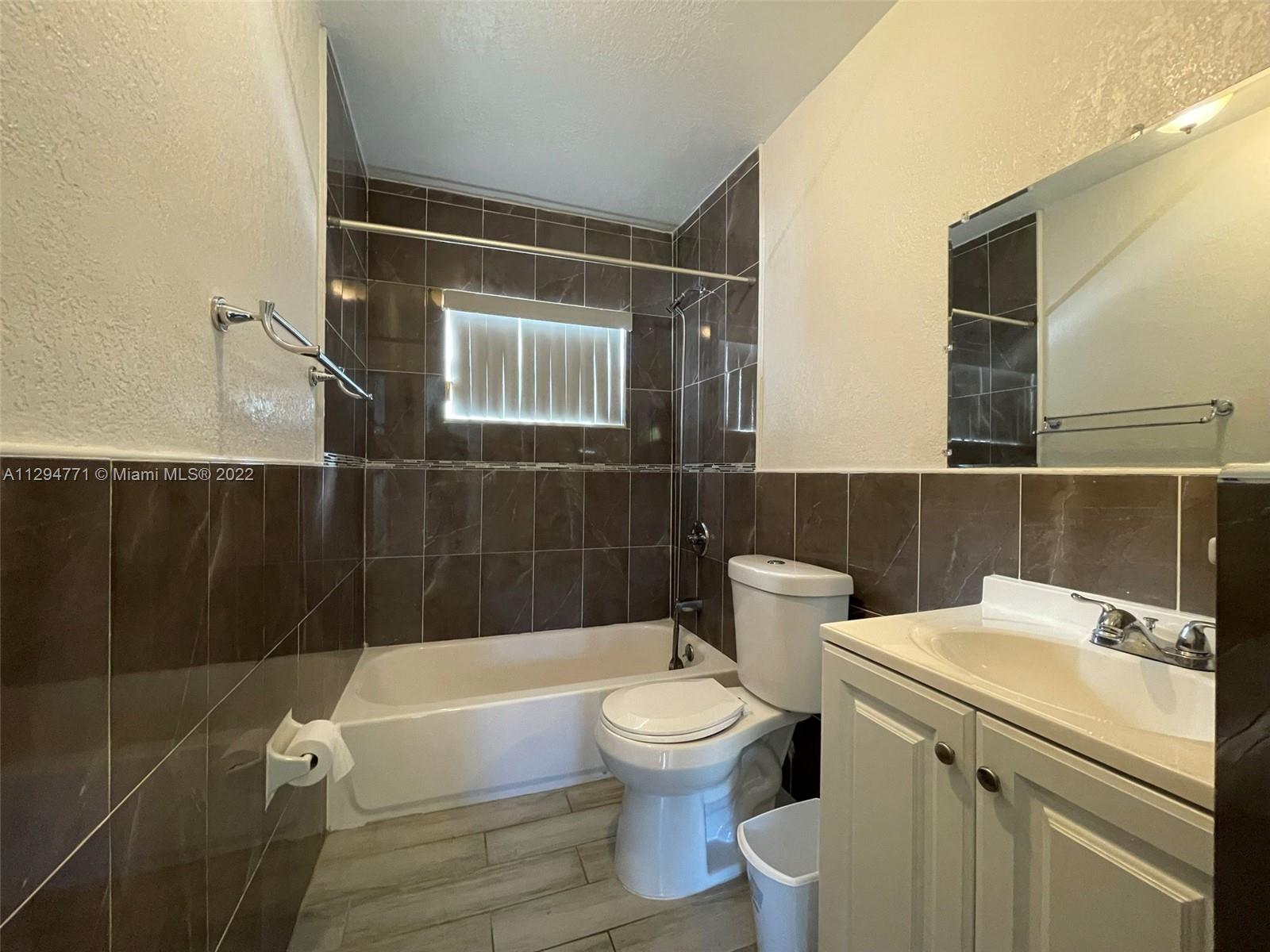 14515 Southwest 105th Court Miami, FL 33176 - Photo 11 of 30 a bathroom with a toilet a sink and bathtub