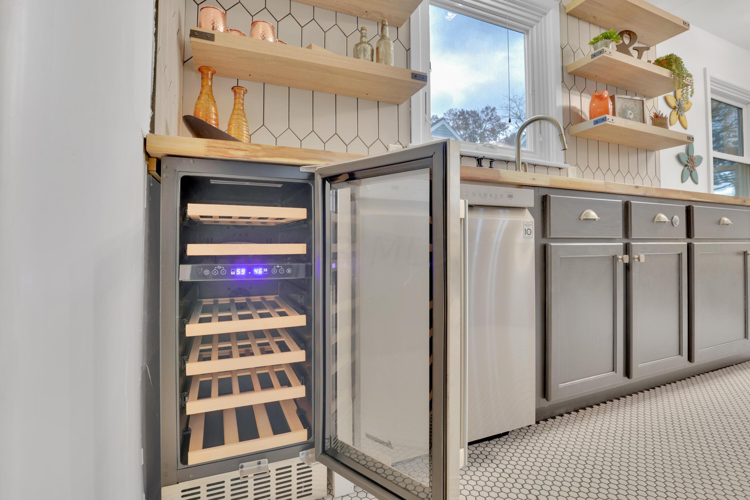 451 Acton Road Columbus, OH 43214 - Photo 18 of 42 Beverage Cooler