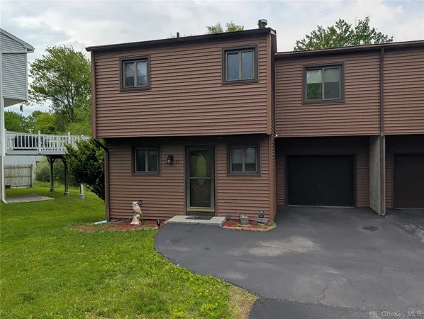 $429,900 | 45 Hilltop Circle, Fishkill, NY 12524