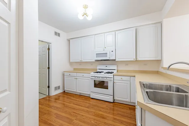 $2,500 | 2965 Stockton Court, Unit 2965, Naperville, IL 60564