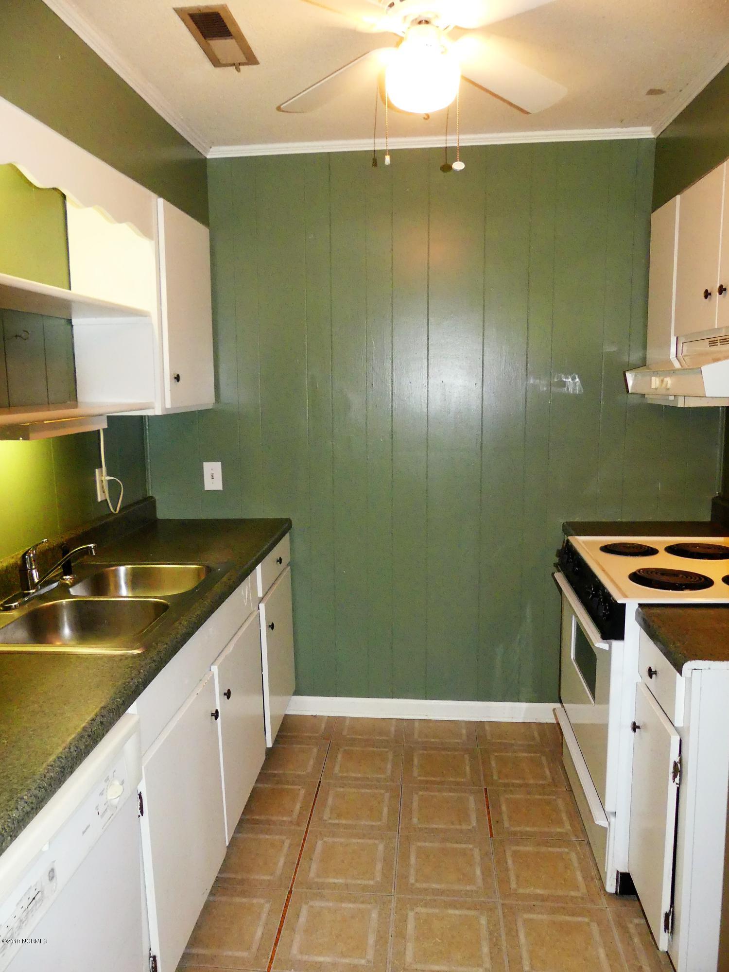 125 Rice Road Wilmington, NC 28409 - Photo 12 of 20 Kitchen