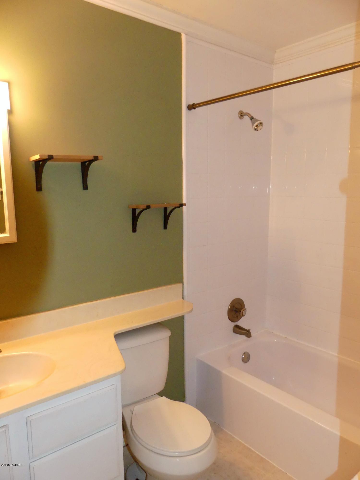 125 Rice Road Wilmington, NC 28409 - Photo 8 of 20 Bath