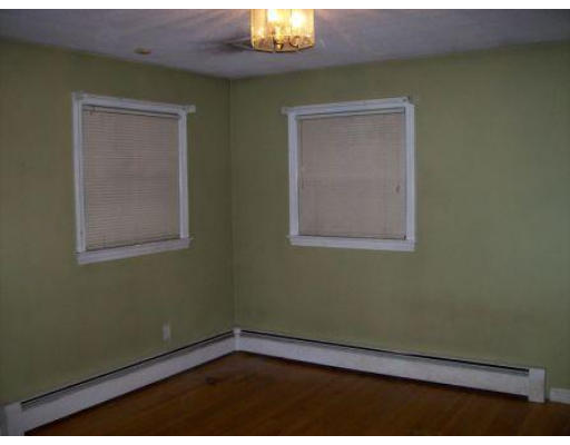 4 Bolton Street Reading, MA 01867 - Photo 6 of 12 Gallery Image 6