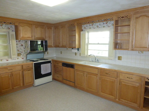 8 Emerson Street Springfield, MA 01118 - Photo 6 of 26