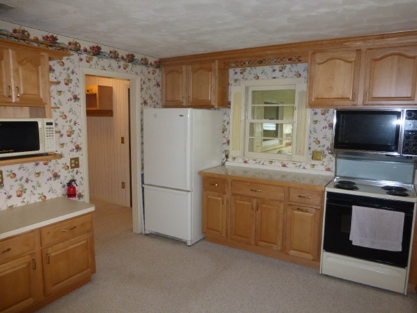 8 Emerson Street Springfield, MA 01118 - Photo 7 of 26