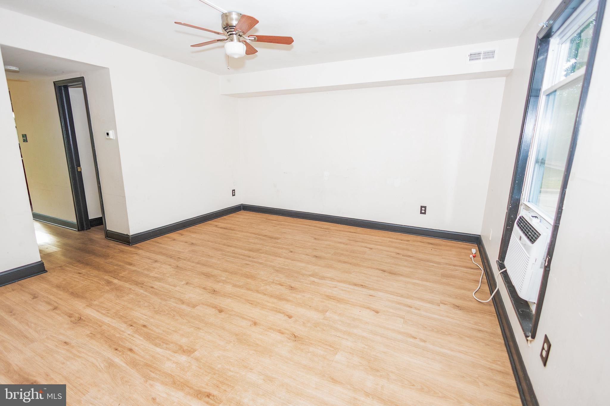 32 Beau Rivage Drive Glassboro, NJ 08028 - Photo 2 of 18