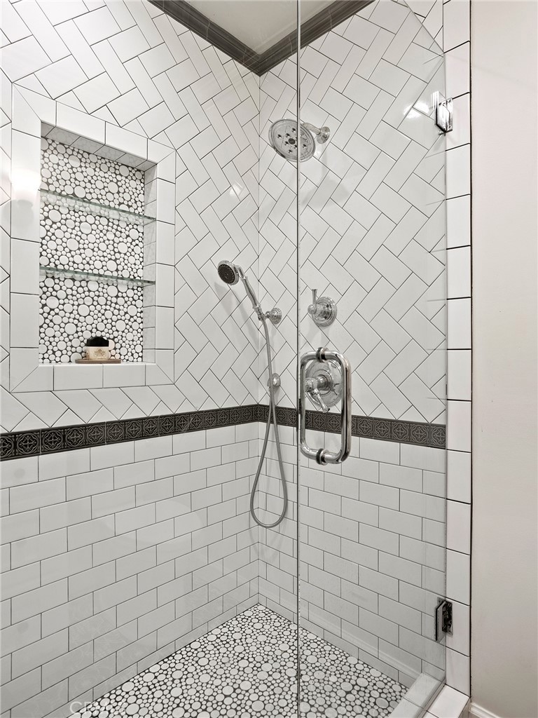 10404 Margate Street North Hollywood, CA 91601 - Photo 38 of 62 Bathroom