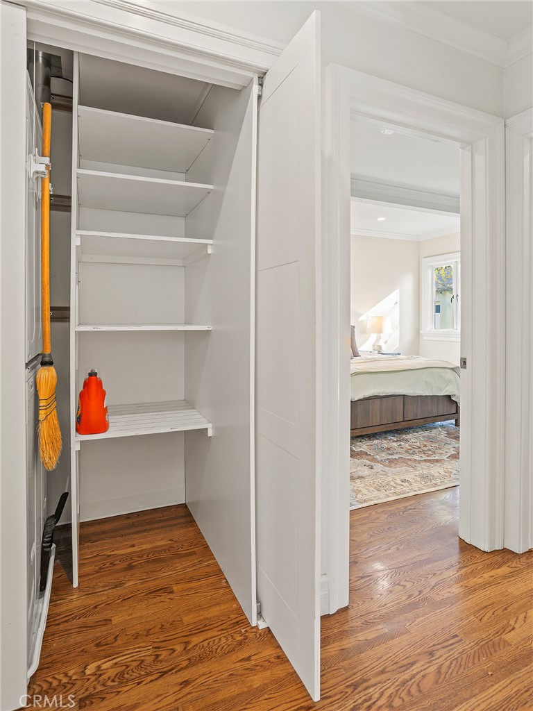 10404 Margate Street North Hollywood, CA 91601 - Photo 42 of 62 Laundry