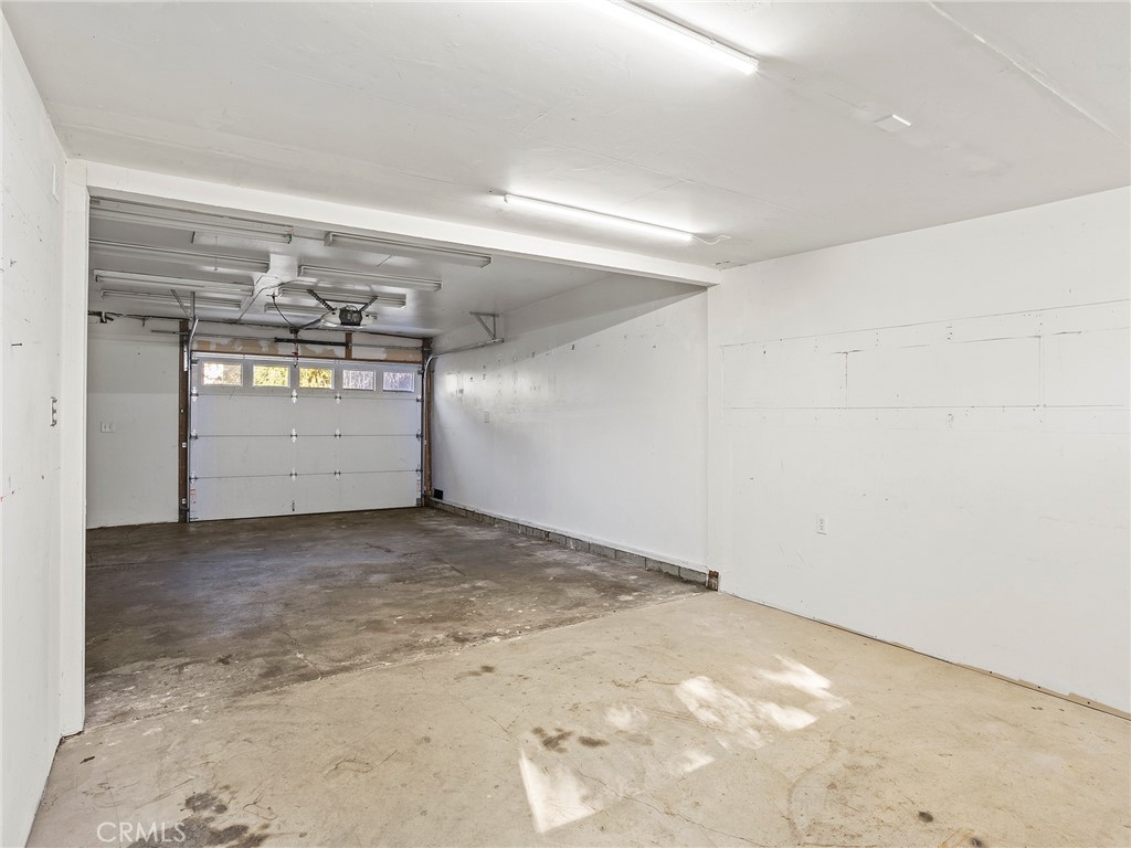 10404 Margate Street North Hollywood, CA 91601 - Photo 43 of 62 Garage