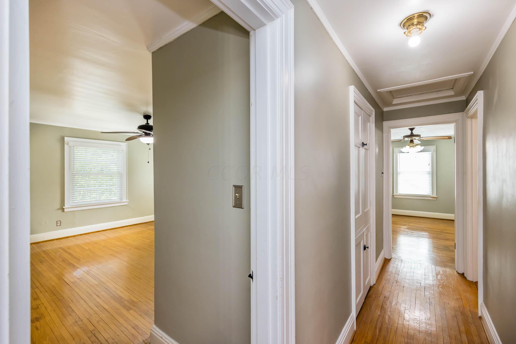 1757 Merrick Road Columbus, OH 43212 - Photo 27 of 40 1757 Merrick Rd-hall
