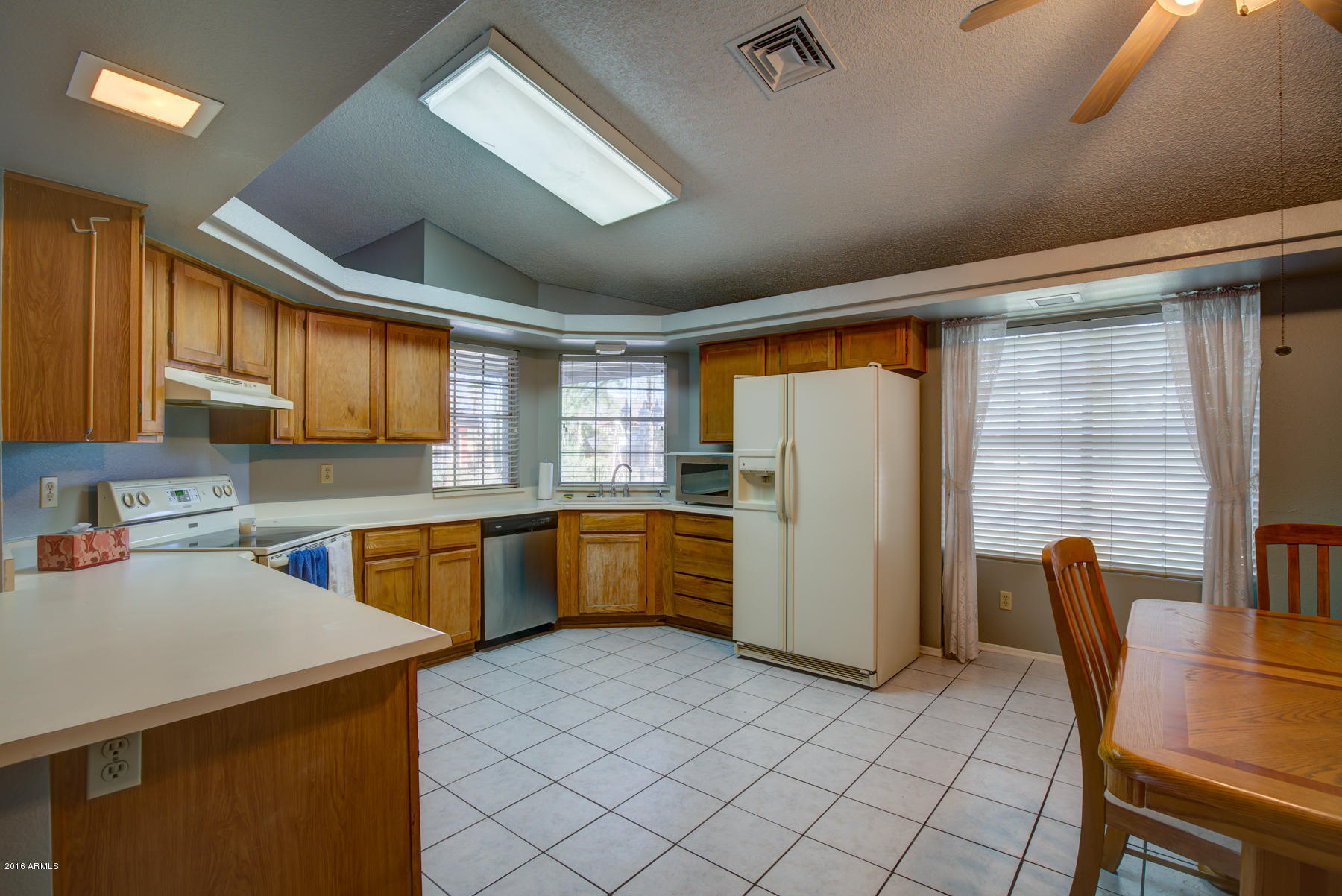 7908 West Wethersfield Road Peoria, AZ 85381 - Photo 5 of 17 06 7908 W Whethersfield, Peoria