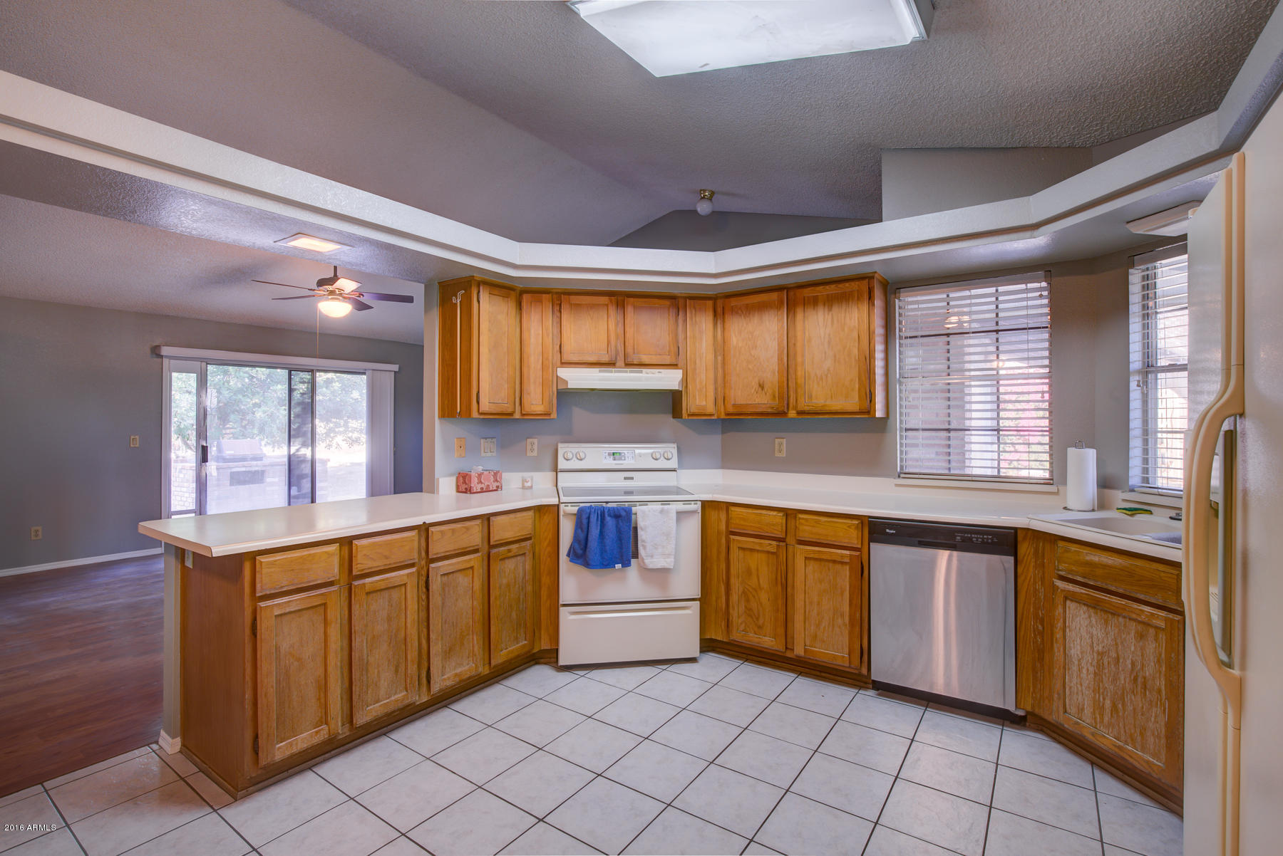 7908 West Wethersfield Road Peoria, AZ 85381 - Photo 6 of 17 07 7908 W Whethersfield, Peoria