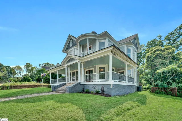 $594,900 | 522 South Harper Street, Laurens, SC 29360