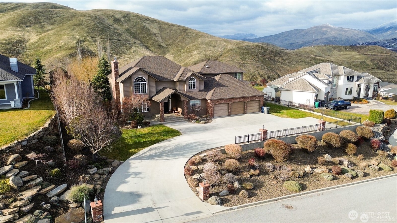 1918 Broadview Wenatchee, WA 98801 - Photo 38 of 38 a view of a white house with a swimming pool and a yard