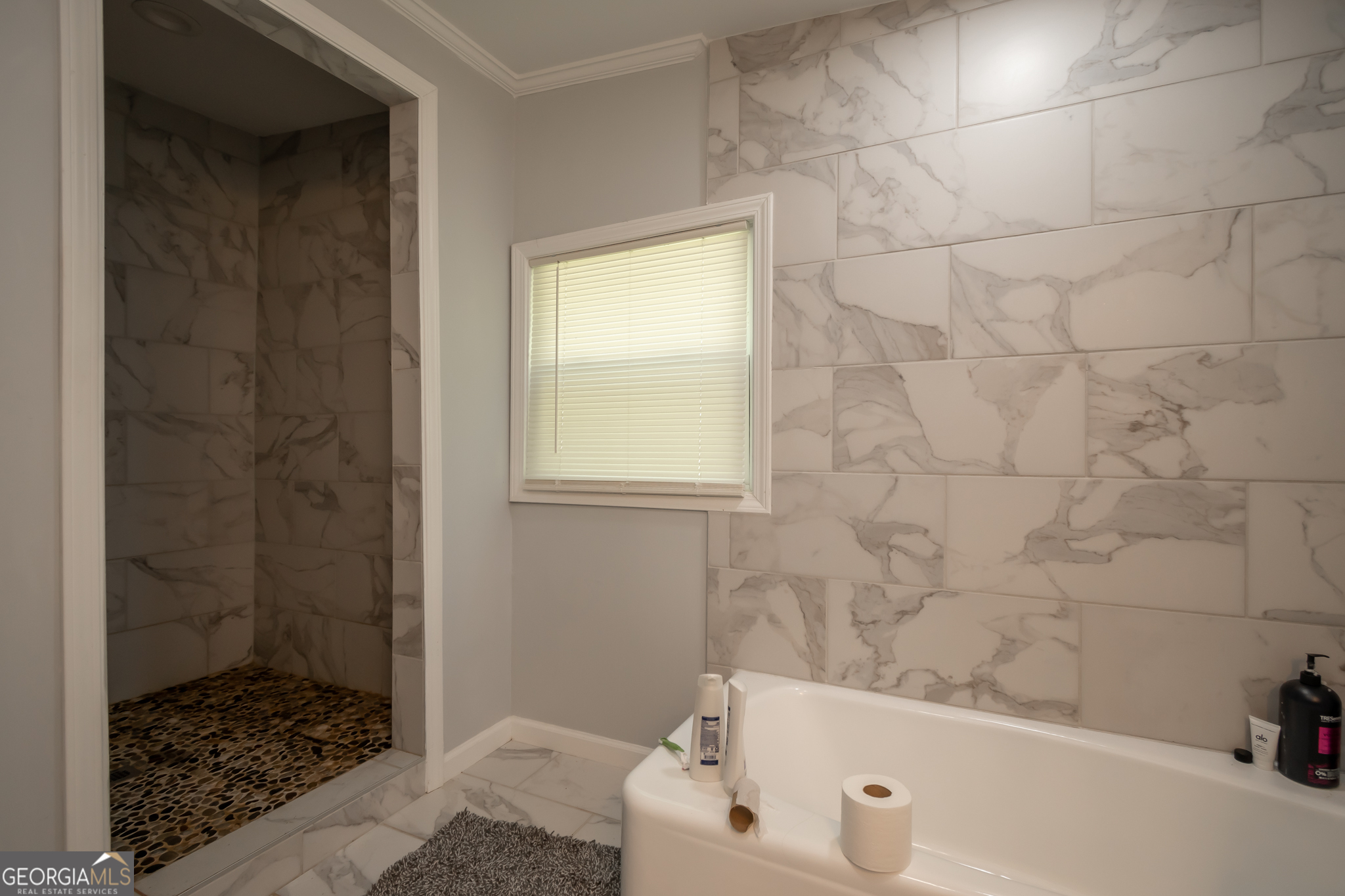 120 Hillside Street Athens, GA 30601 - Photo 10 of 18 a bathroom with a bathtub and shower