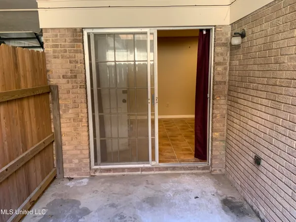 $118,000 | 5155 Wayneland Drive, Unit G1, Jackson, MS 39211