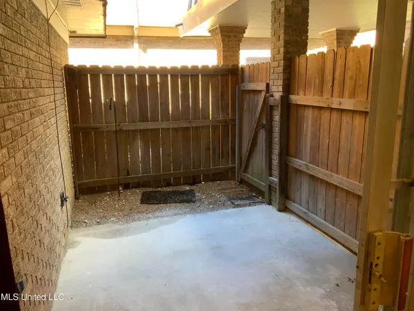 $118,000 | 5155 Wayneland Drive, Unit G1, Jackson, MS 39211