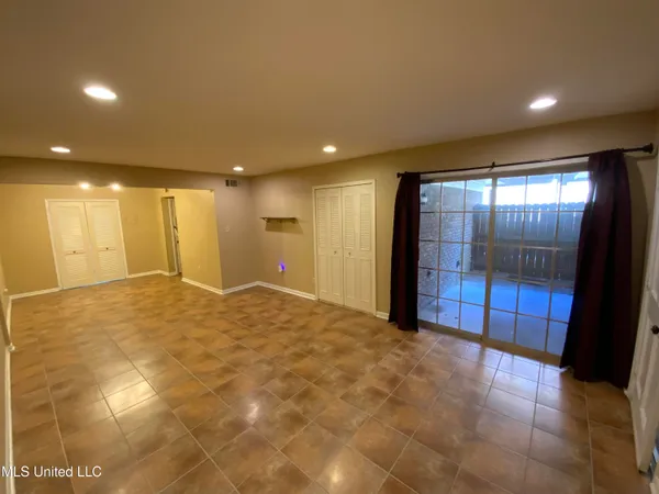 $118,000 | 5155 Wayneland Drive, Unit G1, Jackson, MS 39211