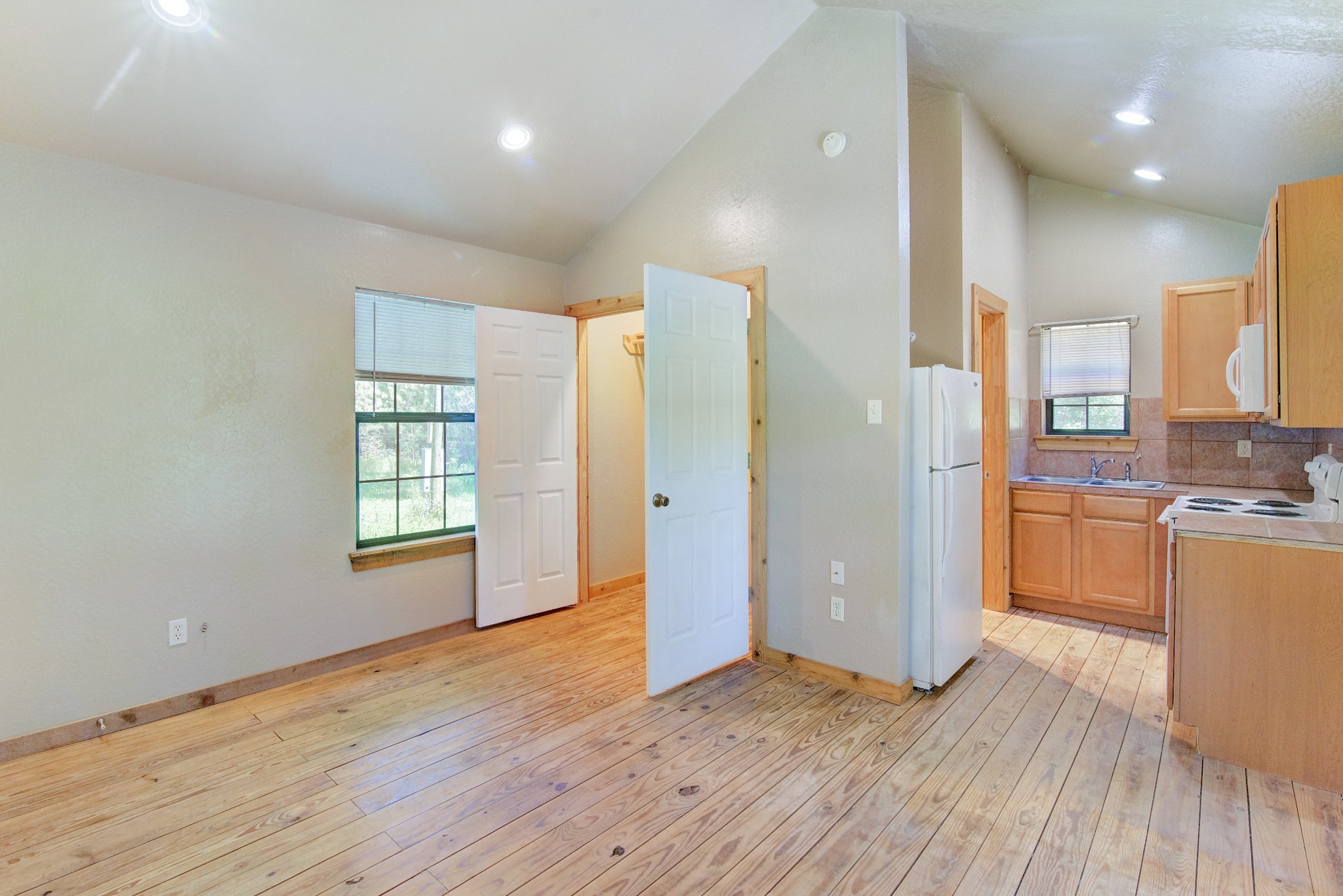 10521 Tanyard Road, Unit SM Willis, TX 77378 - Photo 6 of 11 Here you can see the kitchen from the living/dining/bedroom.