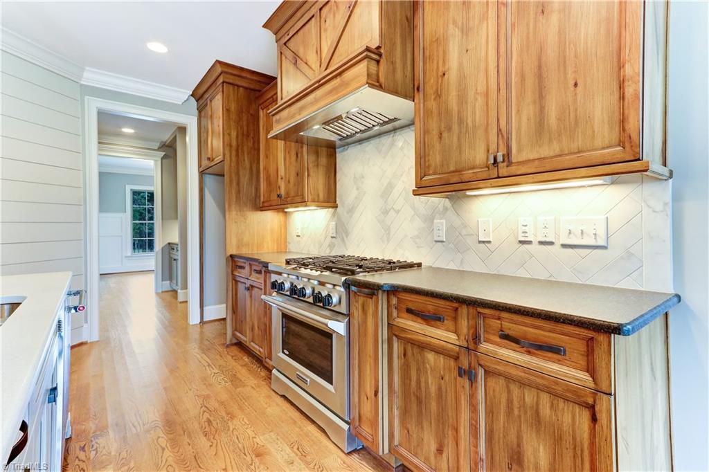 6861 Matzinger Court Oak Ridge, NC 27310 - Photo 11 of 30 Kitchen