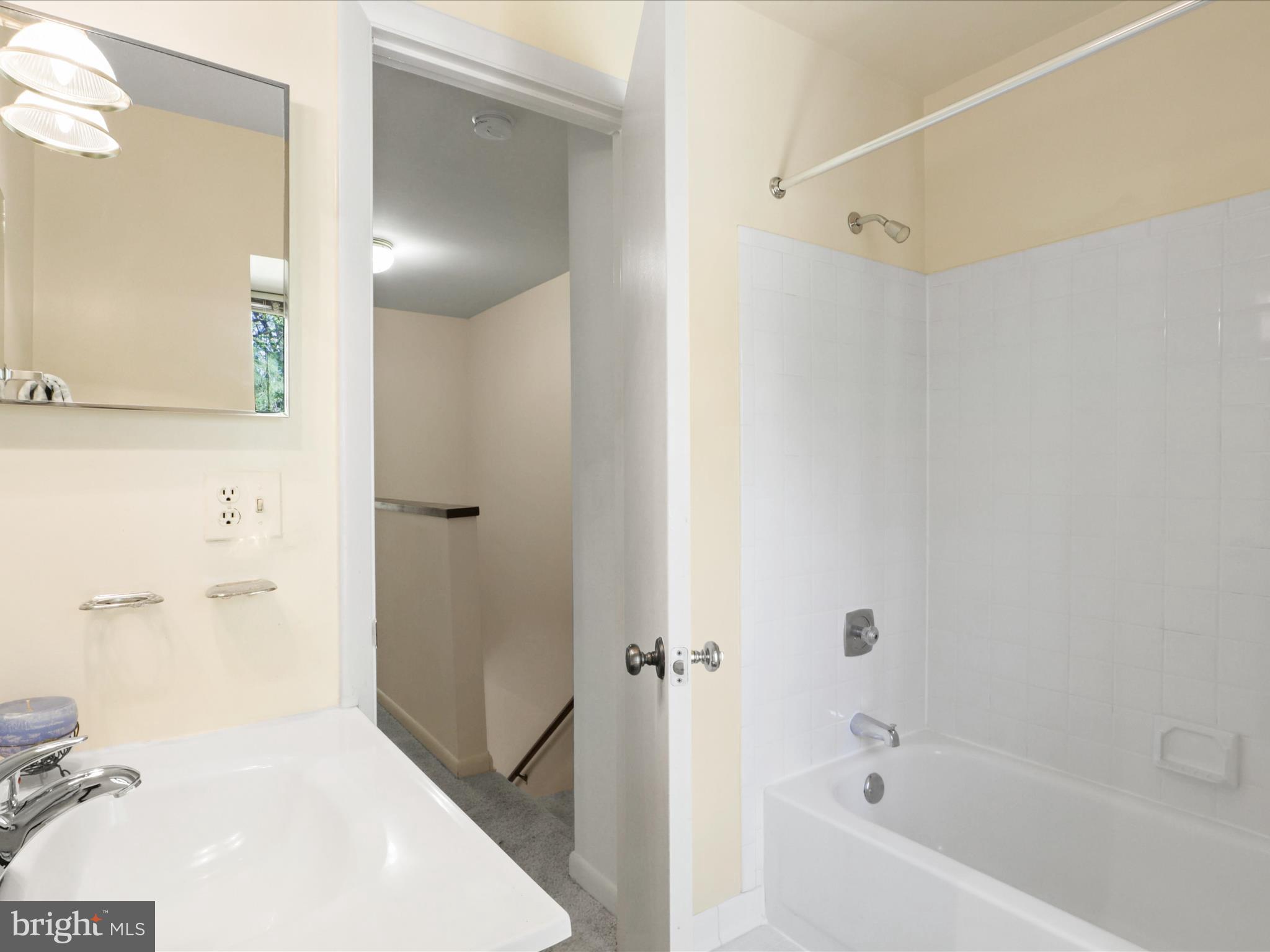 2030 Swans Neck Way Reston, VA 20191 - Photo 34 of 65 2nd upstairs bathroom